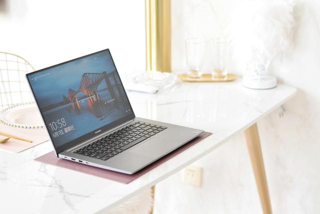 轻薄小巧，小米推出首款大屏笔记本，米粉：屏幕真大