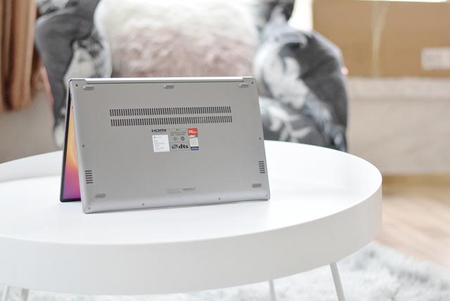 轻薄小巧，小米推出首款大屏笔记本，米粉：屏幕真大