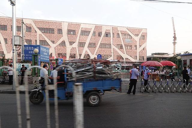 新发地牛羊肉交易大厅关闭 商户核酸检测结果拟今晚公布