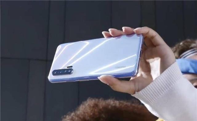 喜欢华为的朋友终于等到，麒麟990+128G的高端旗舰，跌至两千以内