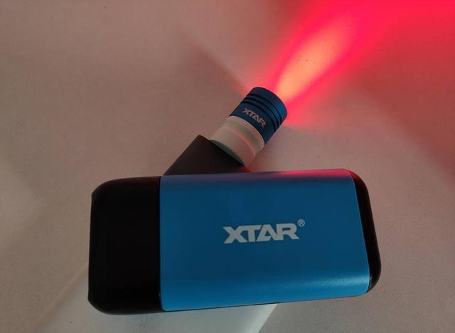 兼容所有18650电池，XTAR爱克斯达PB2C智能充电器上手测评