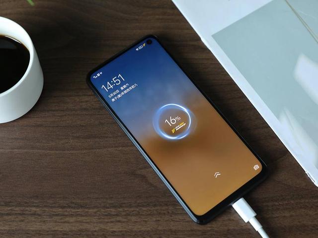 实测iQOO Z1：从颜值到性能，这部手机征服了我