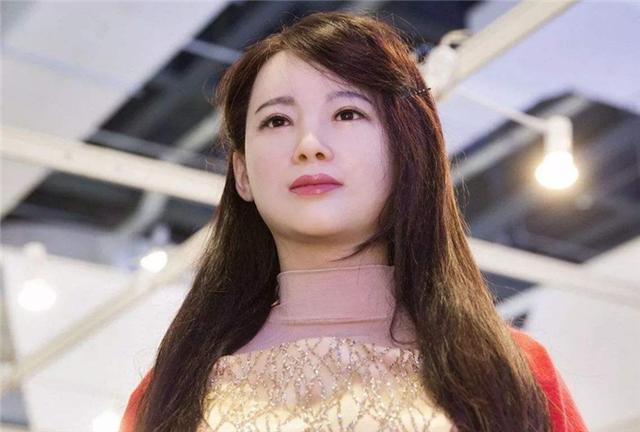 明明女性机器人只是“玩具”，为啥却十分火爆？这3大优势很关键