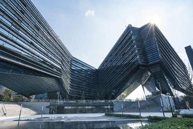 终于明白！为啥马云宁放弃北上广深，也要把支付宝大楼建在杭州？