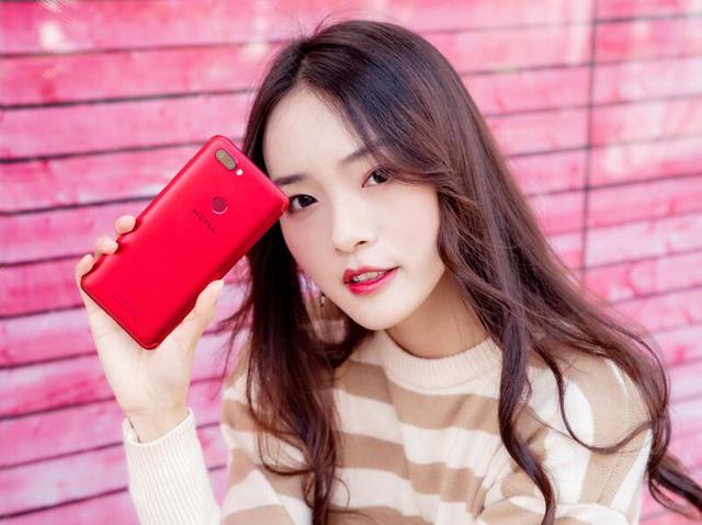 微信绑定了本人的银行卡，这个“功能”没关闭，每月都会自动扣钱