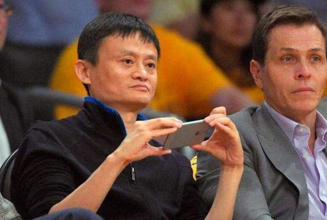 马云经常换手机，为啥从不用国产的华为，反而偏爱美国的iPhone？