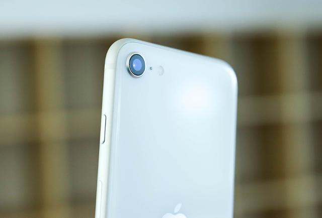 发布不到两个月狂跌300元，新iPhone在中国受打击，库克无可奈何