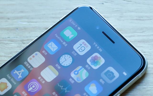 发布不到两个月狂跌300元，新iPhone在中国受打击，库克无可奈何