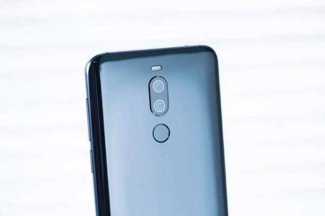 从1598元降至898元，前置2000万＋骁龙710，已沦为标准百元机