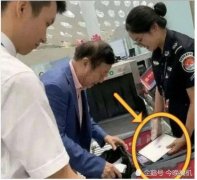 不买华为就被喷！任正非机场安检掏出苹果平板，这能说明什么？