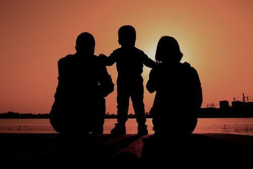 曾经公司高管月入4万，如今失业4个月不敢告诉家人