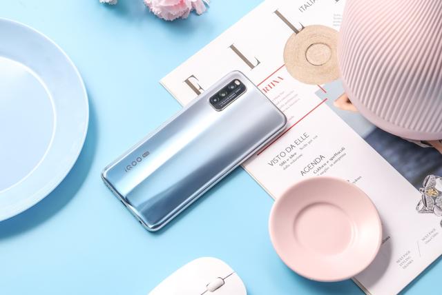 手机散热有诀窍，5G时代，iQOO带你告别“烫手山芋”