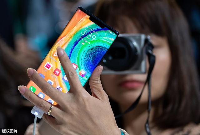 新的荣耀智慧屏和平板加路由器真的值得关注