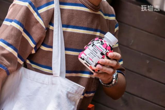 喜茶断货联名来了！免排队、喝不胖、可代餐的「奶茶」谁不爱？