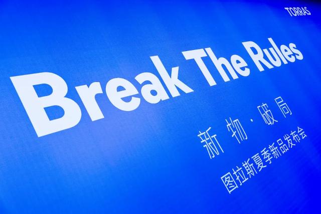 现在的无叶风扇，都能戴到脖子上了