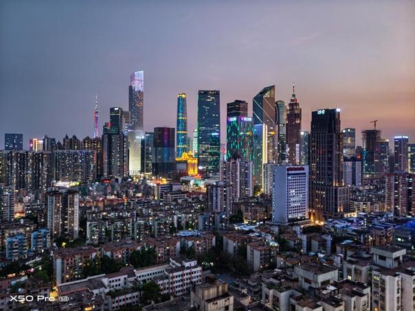 vivo X50 Pro与专业摄像机的对决：微云台加持，稳的毫无压力