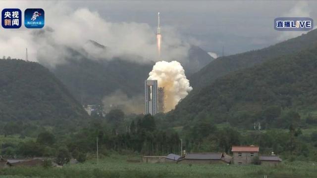 9时43分！点火！北斗三号最后一颗全球组网卫星发射升空