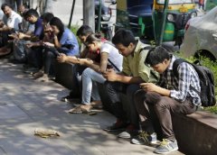 中国手机在印度开售，几分钟被抢购一空，印媒：抵制中国货太难了