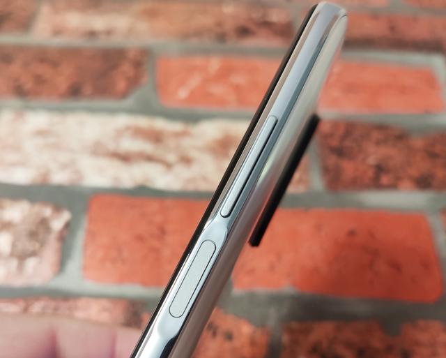 跌至1399元，4500mAh+30W+6GB，小米真香5G千元机