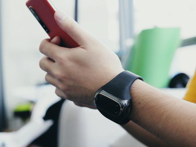 戴在手上的“AirPods”！小雅穿戴真无线耳机图赏