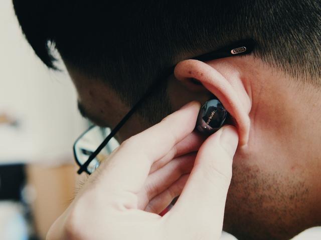 戴在手上的“AirPods”！小雅穿戴真无线耳机图赏