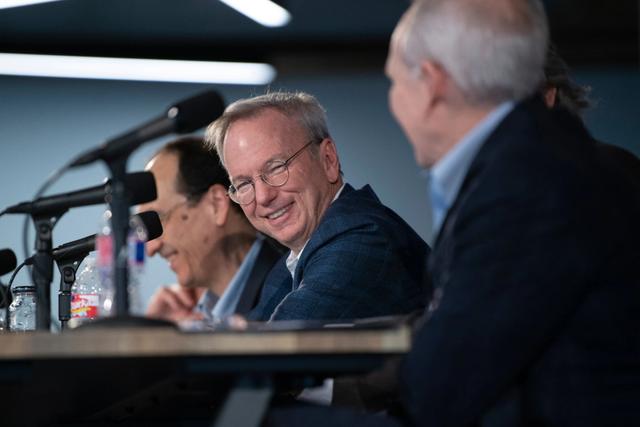 谷歌董事长施密特退休后，当起了美国军方的硅谷买办