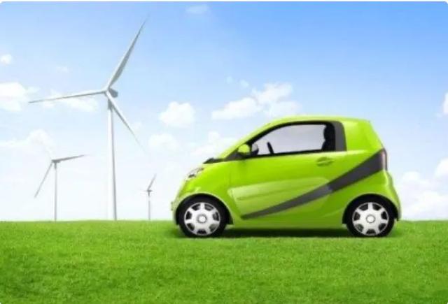 高速堵车8个小时,电动车“遮羞布”无情撕开,差距太大