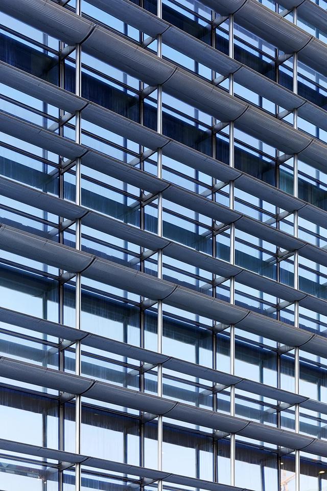 高300米，深圳南山区地标性摩天楼——中洲控股金融中心