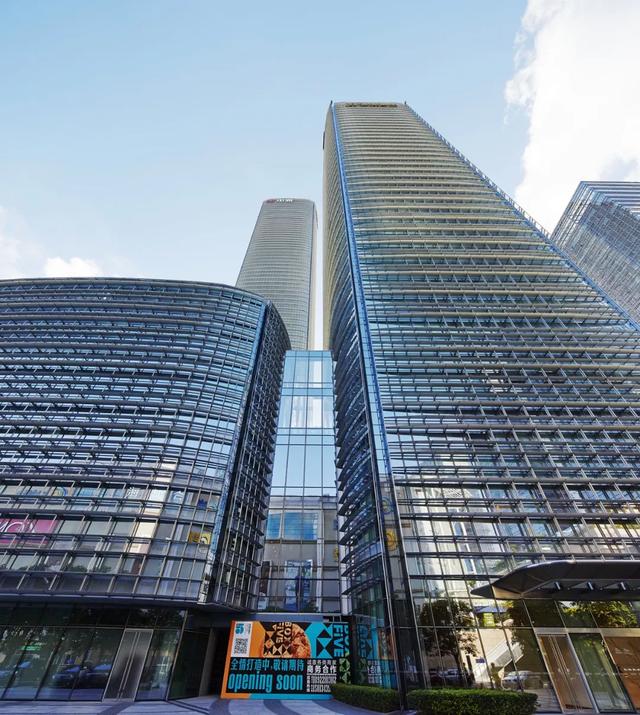 高300米,深圳南山区地标性摩天楼——中洲控股金融中心