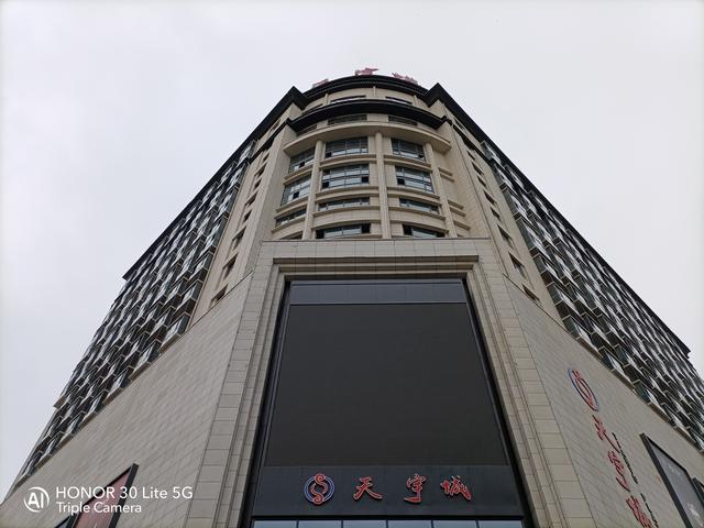 颜值实力样样都有!荣耀30青春版首发评测:5G时代的最强千元机