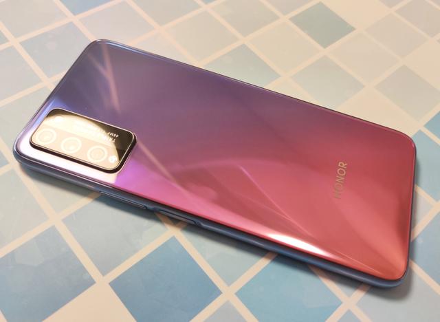 颜值实力样样都有!荣耀30青春版首发评测:5G时代的最强千元机