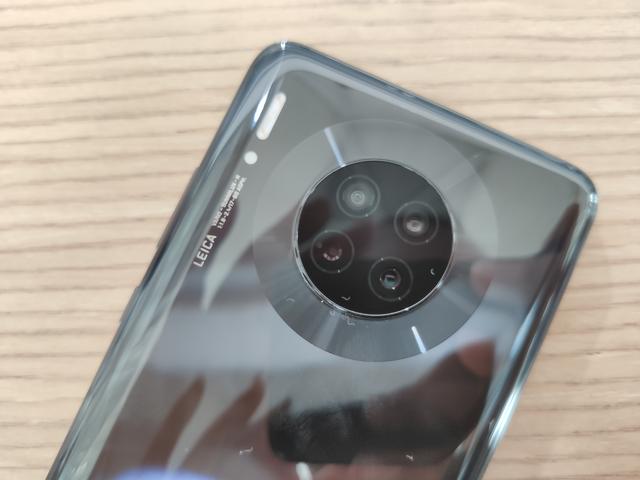 从4299降到3369，从高端市场跌到中端市场，网友：终于等到了