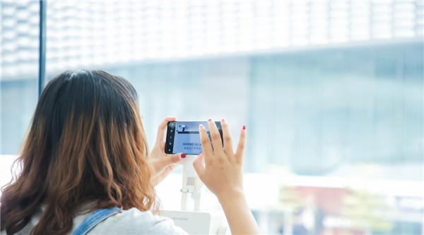 你看到的那些时尚大片 也许真的是华为P40系列一键直拍的