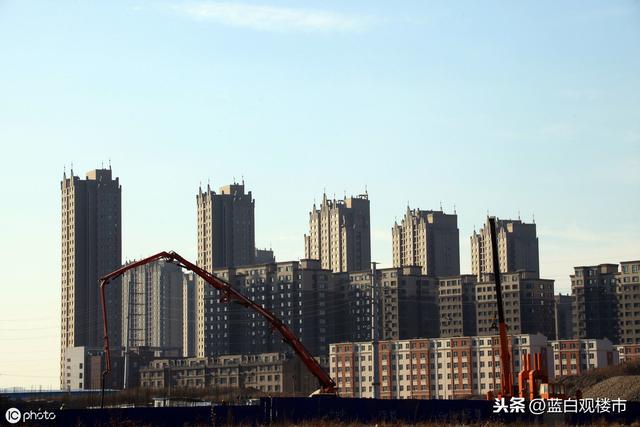 经济学家：人均住房面积42.1平米，有一半是1997年之前的老房子