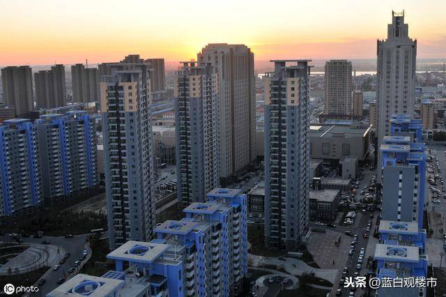 经济学家：人均住房面积42.1平米，有一半是1997年之前的老房子