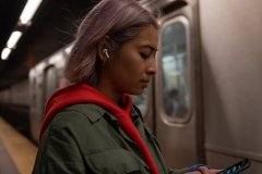 苹果新专利曝光：AirPods 有望检测用户是否正确佩戴耳机