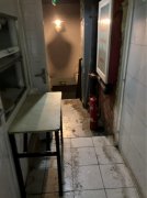 美团饿了么平台上隐藏的外卖餐馆：杂物堆积满是油污