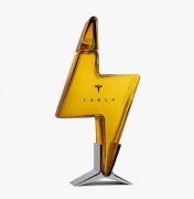 特斯拉国内上架 Tesla 玻璃酒瓶，售价 779 元!