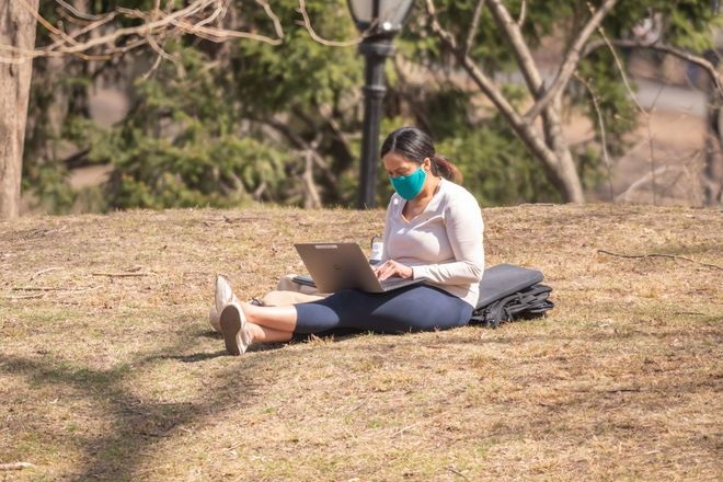 硅谷巨头纷纷重启现场办公:员工最早 3 月底重返办公室