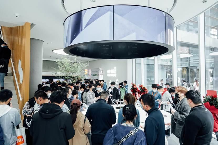 第 5000 家小米之家开业,小米渠道变革:“线下经营把手机当海鲜卖”