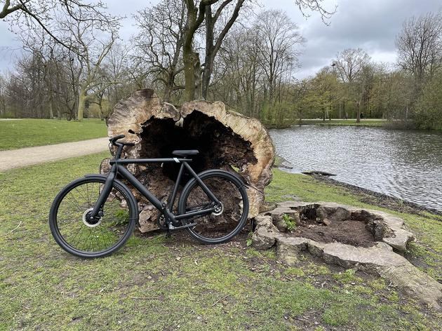 首辆支持苹果 “查找”的自行车,苹果和 VanMoof 合作调试了九个月