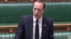 英国卫生部长证实：英政府拟强制养老院工作人员接种新冠疫苗