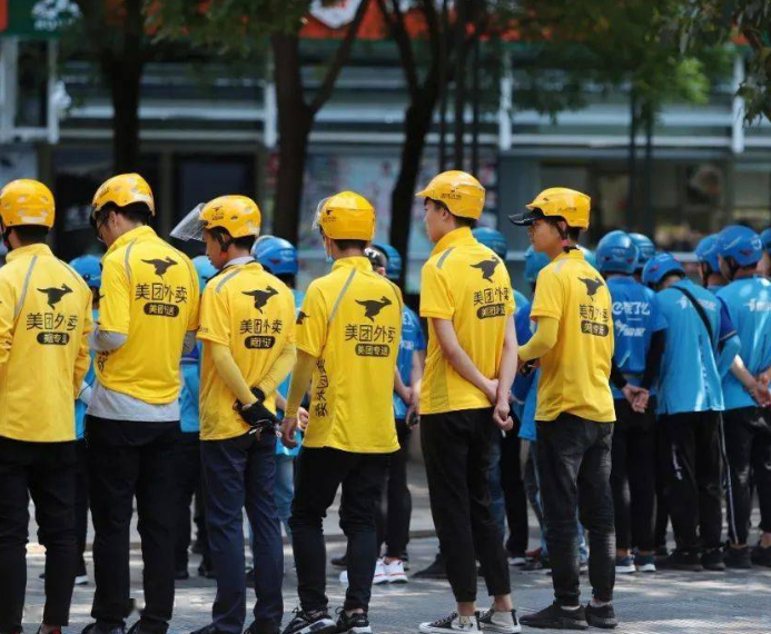 外卖行业或要变天？继阿里后，美团也遇到事了，他到底干了啥