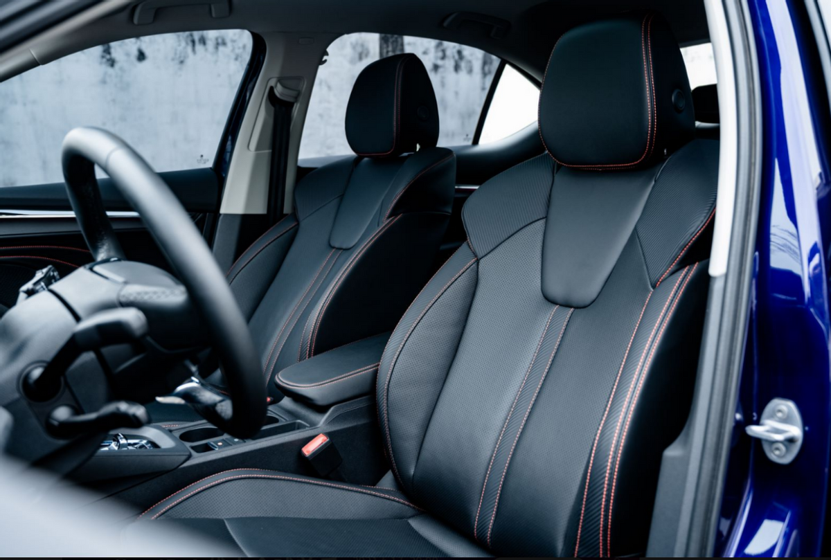 这才叫“换代”，全新明锐与奥迪同平台，空间超大，现款已跌破8w