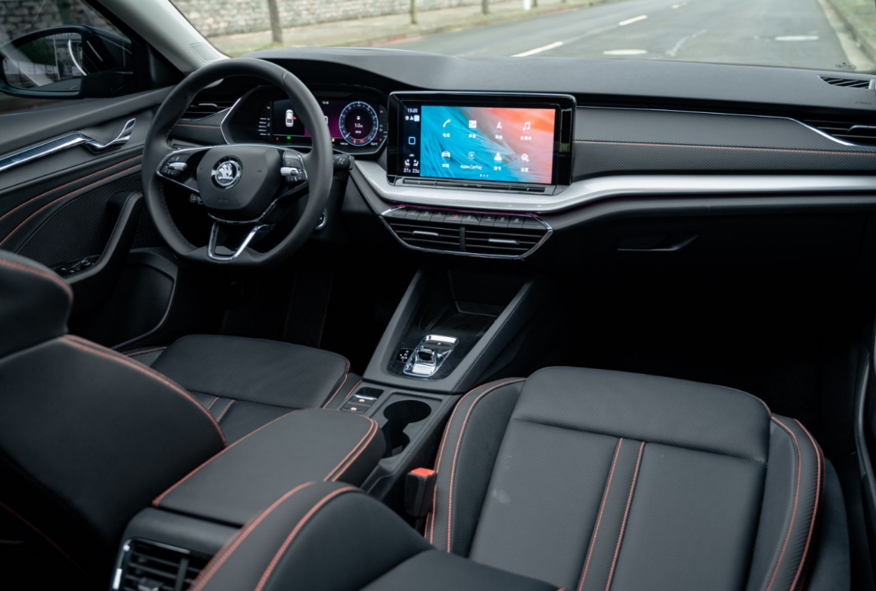 这才叫“换代”，全新明锐与奥迪同平台，空间超大，现款已跌破8w