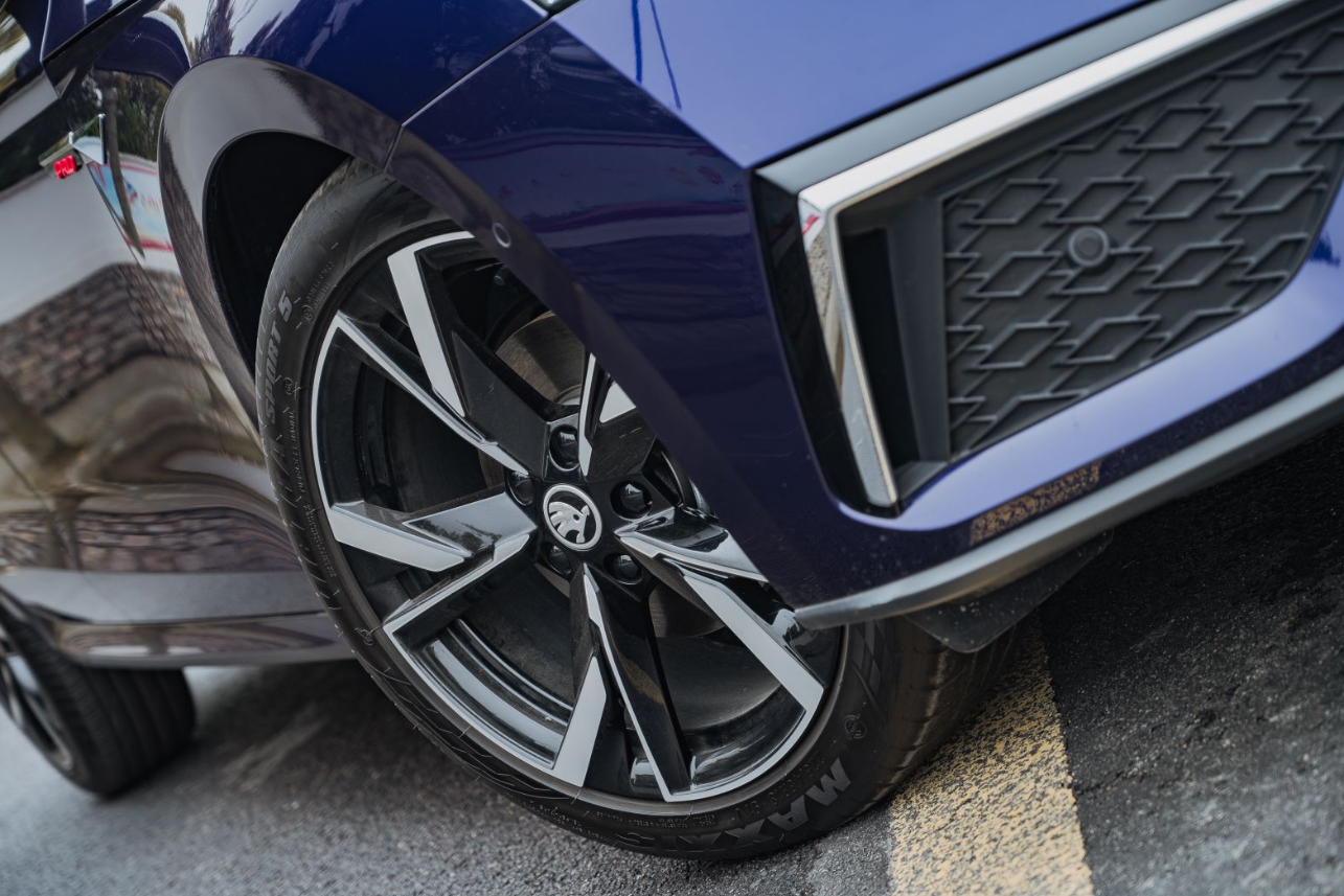 这才叫“换代”，全新明锐与奥迪同平台，空间超大，现款已跌破8w