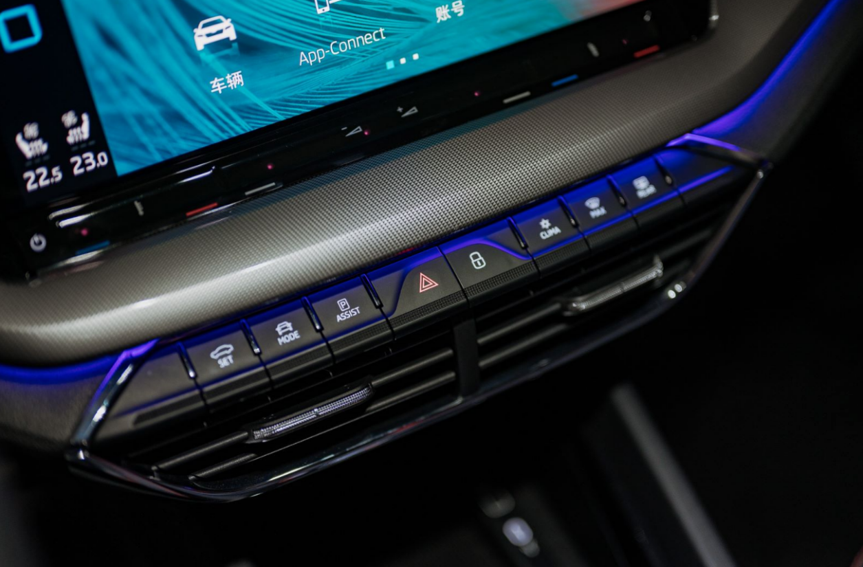 这才叫“换代”，全新明锐与奥迪同平台，空间超大，现款已跌破8w