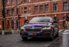 这才叫“换代”，全新明锐与奥迪同平台，空间超大，现款已跌破8w