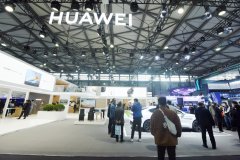 华为上车极狐，“40万的快消品”值不值？