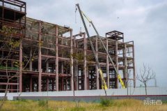 台积电正在兴建台南新厂，预计耗资 200 亿美元